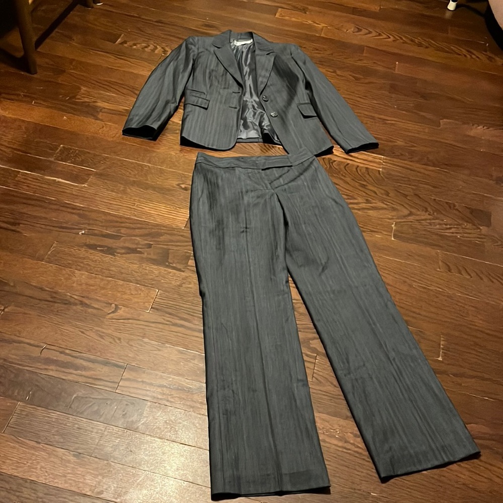 Tahari pant set